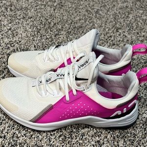 Women’s Nike Air Max Bella TR 3 “White Fire Pink”-size 8